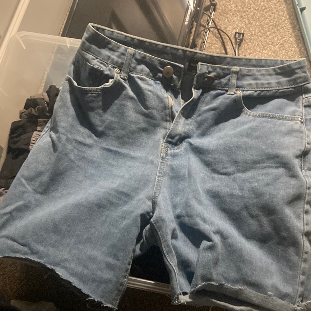 Prettylittlething Cutoff denim shorts